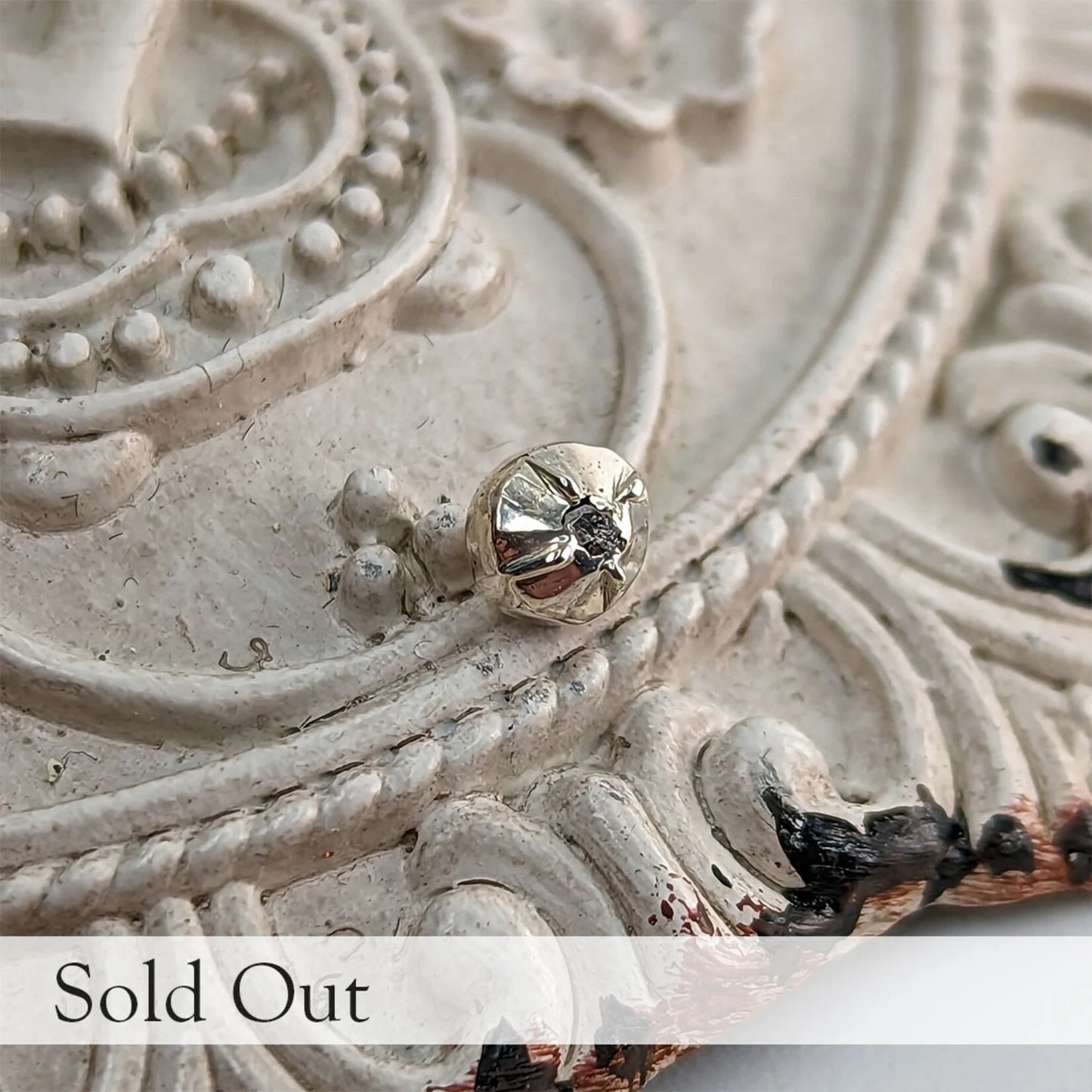 Clawed Collet Diamond